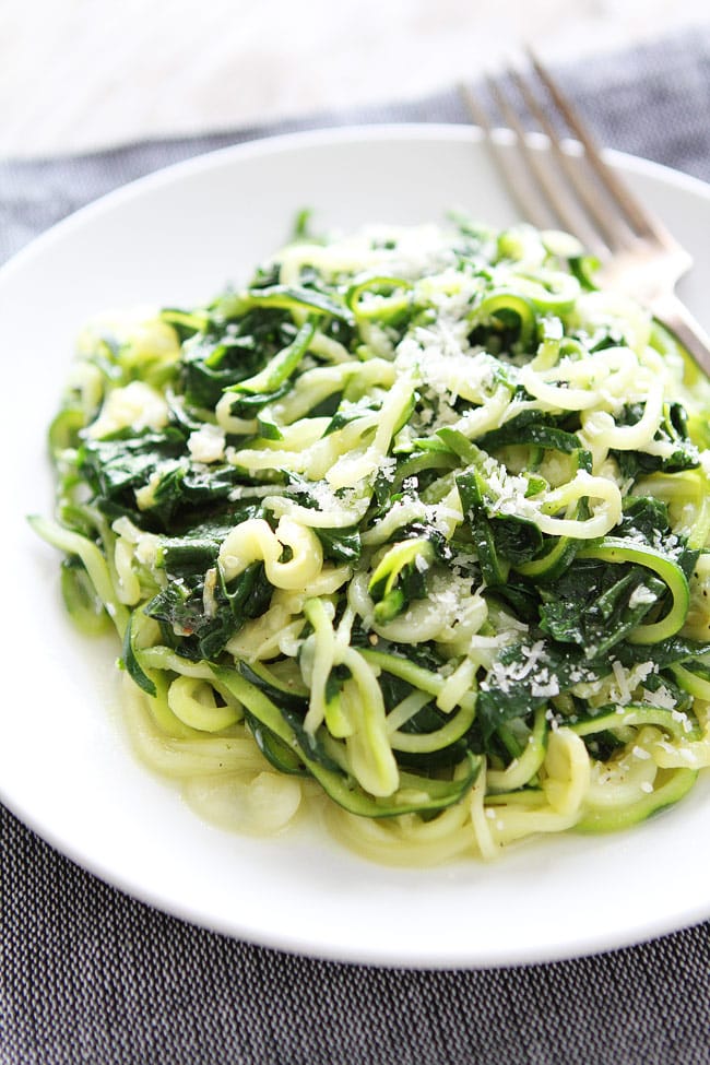 5-Ingredient Spinach Parmesan Zucchini Noodles Recipe on twopeasandtheirpod.com You only need 5 ingredients and 20 minutes to make this easy and healthy dish! Try it for dinner tonight! How to cook Zucchini Noodles