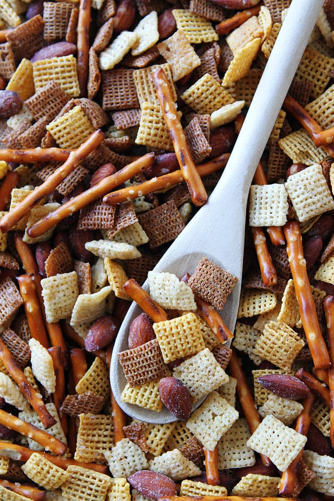 Salt 'n Vinegar Snack Mix Recipe on twopeasandtheirpod.com If you like salt 'n vinegar chips, you will LOVE this easy snack mix! Salt 'n Vinegar Snack Mix Recipe