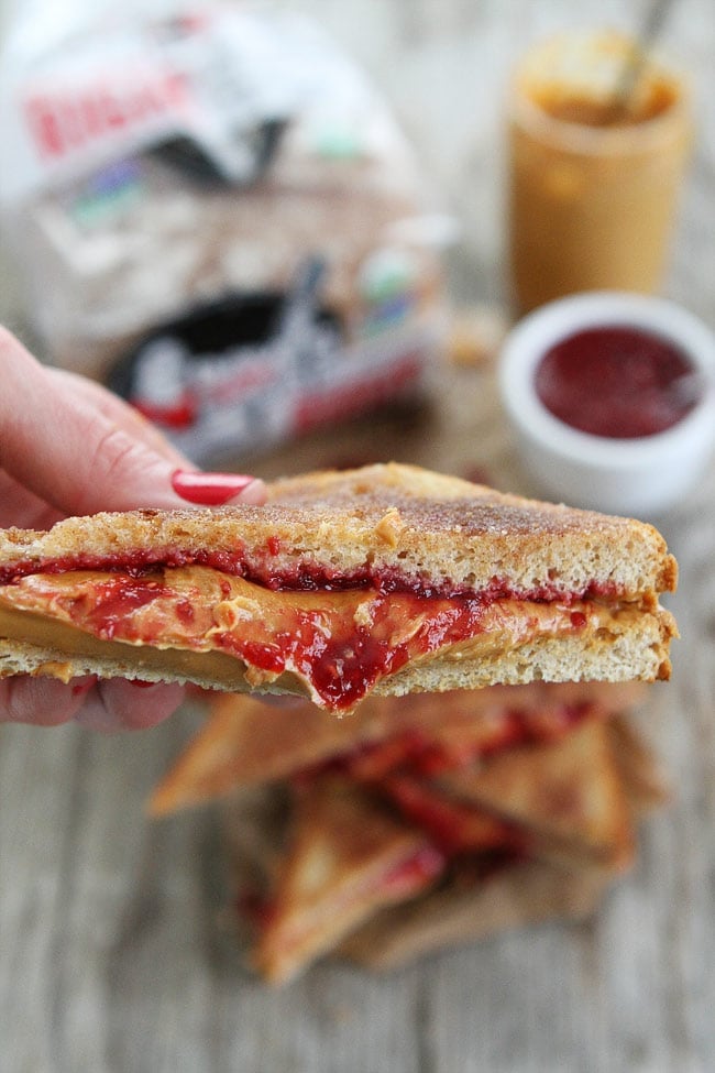 Cinnamon Sugar Toast Peanut Butter and Jelly Sandwich Recipe on twopeasandtheirpod.com Two classics come together to create the BEST PB&J sandwich! Kids and adults will love this easy sandwich! Cinnamon Sugar Toast PB&J Recipe