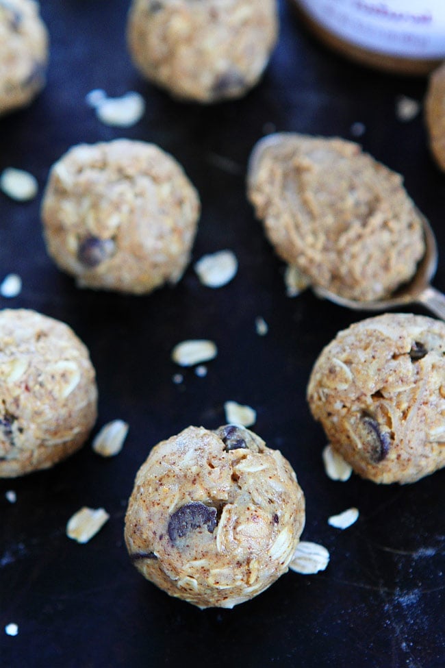 Almond Butter Oat Balls Recipe on twopeasandtheirpod.com These easy, healthy, no-bake almond butter energy bites can be made in 10 minutes! Almond Butter Energy Bites Recipe