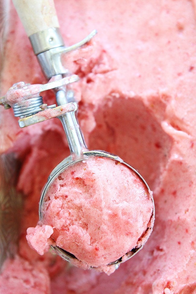 2-Ingredient Strawberry Banana Ice Cream Recipe on twopeasandtheirpod.com You only need two ingredients to make this healthy ice cream. It is the perfect treat for spring and summer! 2-Ingredient-2-Ingredient Strawberry Banana Ice Cream Recipe