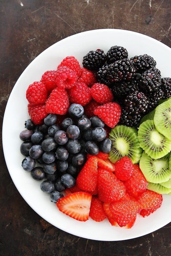 Breakfast Fruit Pizza Recipe on twopeasandtheirpod.com Breakfast Fruit Pizza Recipe