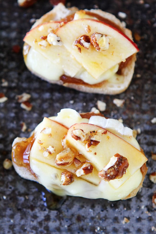 Brie, Apple, and Honey Crostini Recipe on twopeasandtheirpod.com This easy appetizer is perfect for holiday parties! Your guests will LOVE it! Brie, Apple, and Honey Crostini Recipe
