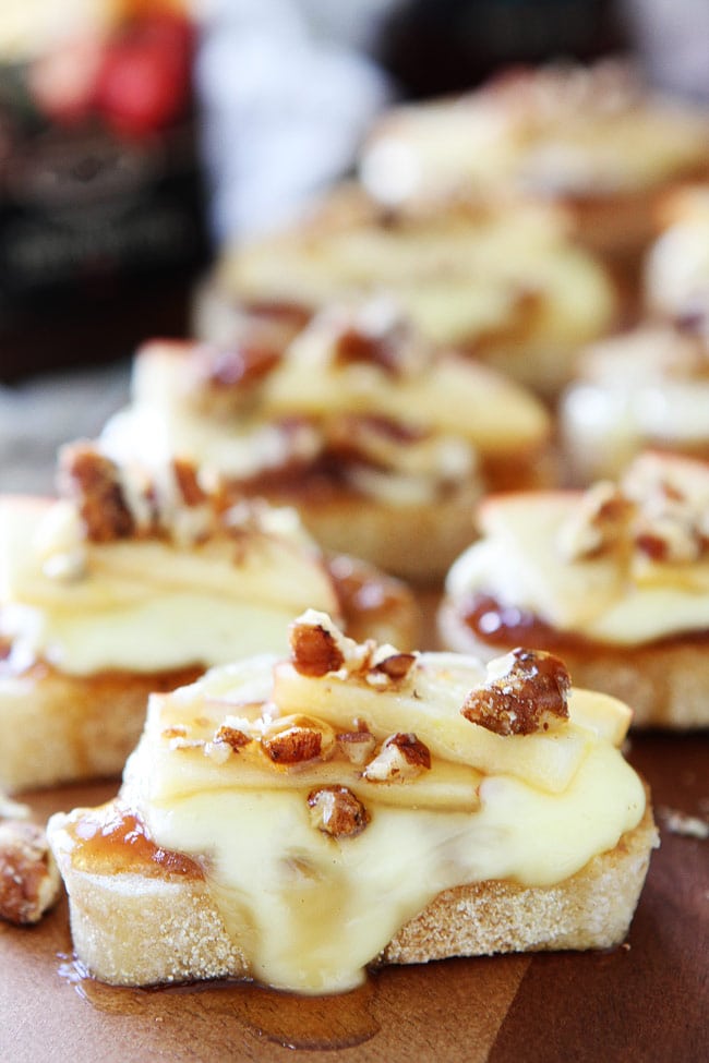 Brie, Apple, and Honey Crostini Recipe on twopeasandtheirpod.com This easy appetizer is perfect for holiday parties! Brie, Apple, and Honey Crostini Recipe