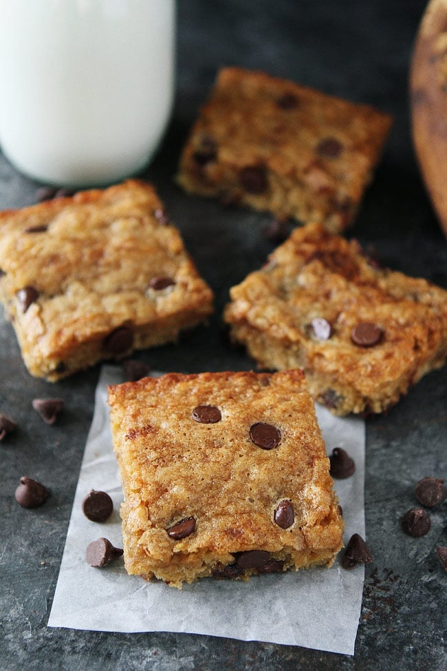 Brown Butter Banana Chocolate Chip Bars Recipe on twopeasandtheirpod.com If you like banana bread, you will love these easy banana bars! They make a great dessert! Brown Butter Banana Chocolate Chip Bars Recipe