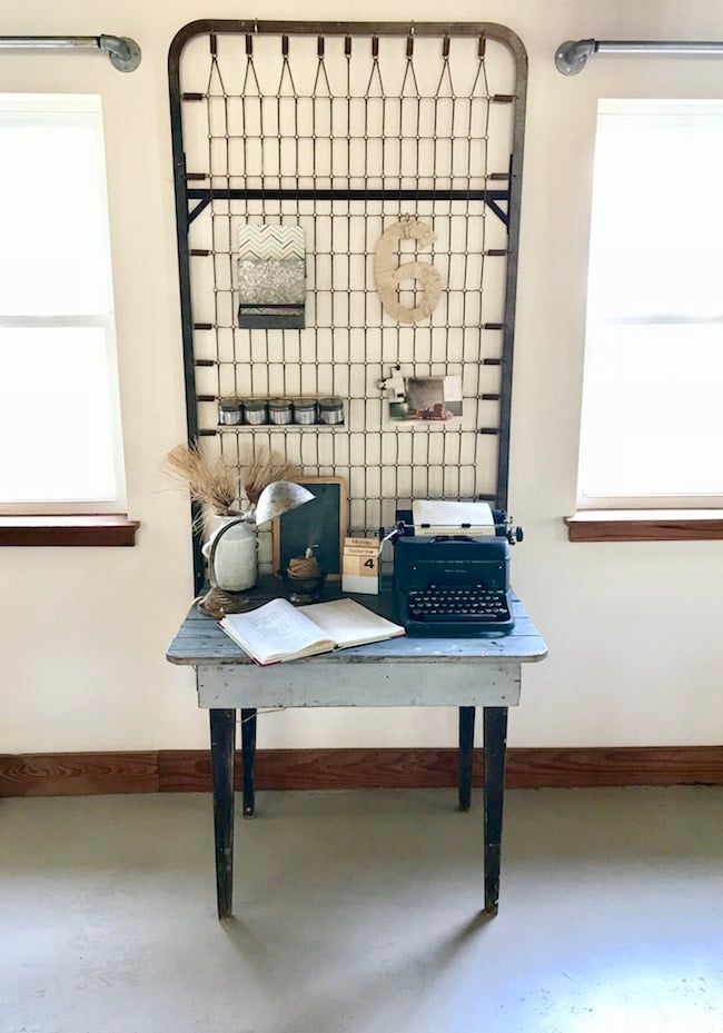 The Vintage Round Top decor