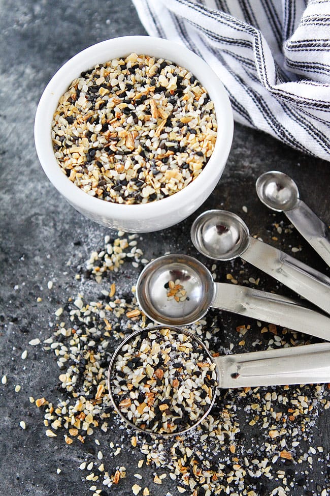 Everything bagel seasoning in measuring spoons and in a small bowl.