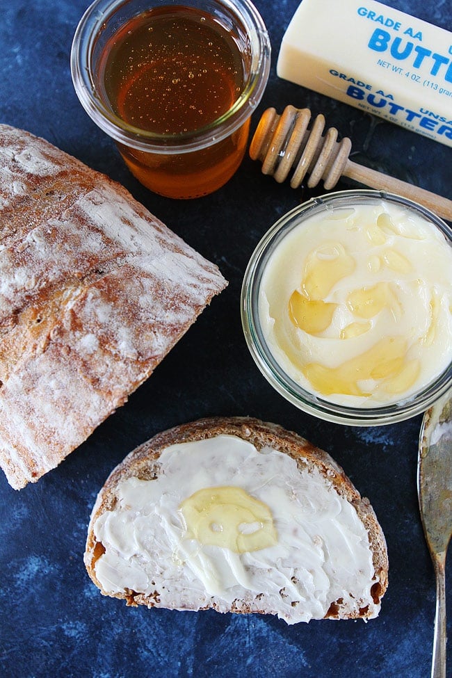 How to make Honey Butter! You only need 2 ingredients and 5 minutes! #honey #butter