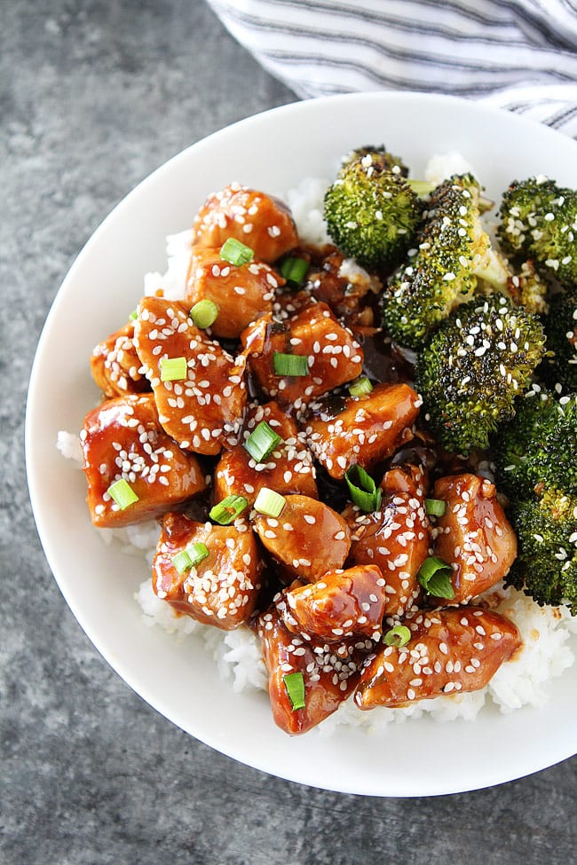 Honey Sesame Chicken made in the Instant Pot only takes 25 minutes to make and is much better than takeout! #chicken #dinner #InstantPot #easyrecipes #chickendinner #glutenfree Sesame Chicken