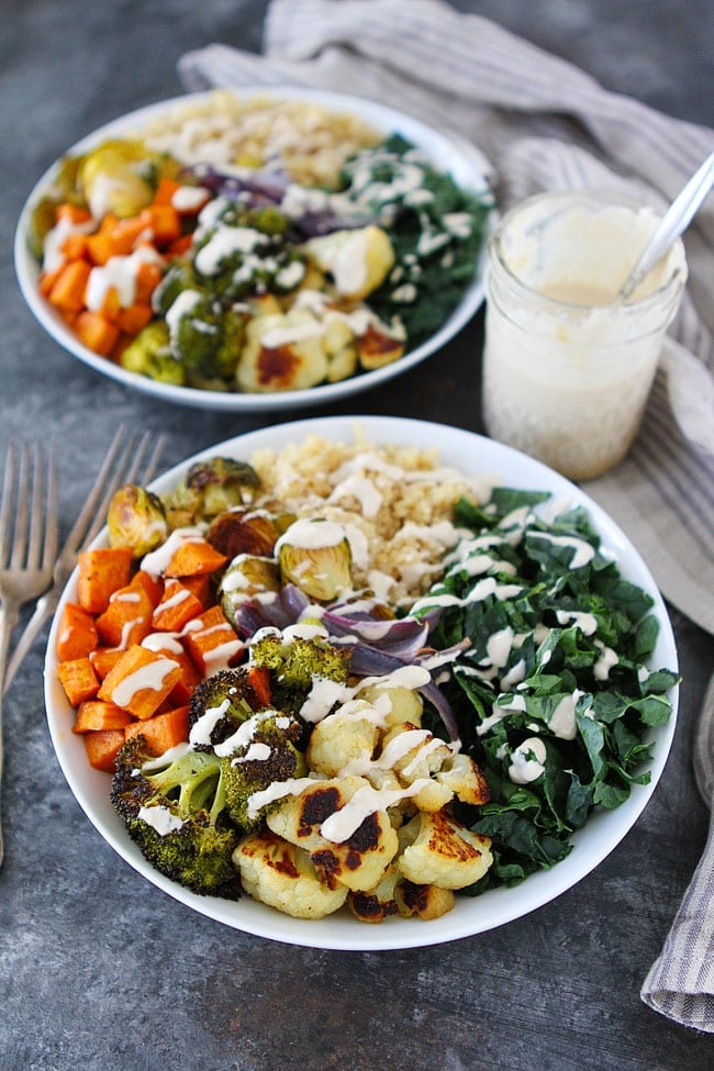 Roasted Vegetable Quinoa Bowls are the perfect healthy meal prep meal! Great for lunch or dinner! #vegan #glutenfree #mealprep Quinoa Recipes