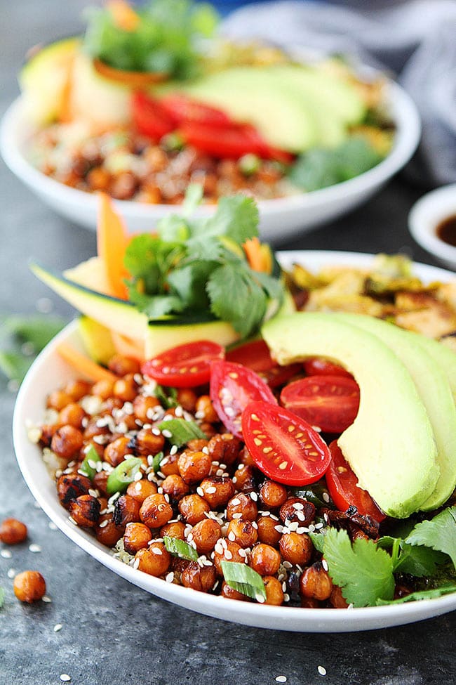 Korean BBQ Chickpea Bowls make a great healthy lunch or dinner! #glutenfree #vegan #healthyrecipe #healthy #cleaneats Korean BBQ Chickpea Bowls