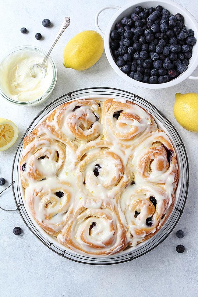 Lemon Blueberry Sweet Rolls Are Soft Sweet Rolls That Are Bursting With Fresh Blueberries And Covered In Lemon Cream Cheese Frosting. They Are The Perfect Treat For Breakfast Or Brunch. #lemon #blueberry #sweetrolls #breakfast #brunch #baking #creamcheese #holiday #rolls Lemon Blueberry Sweet Rolls with Cream Cheese Frosting