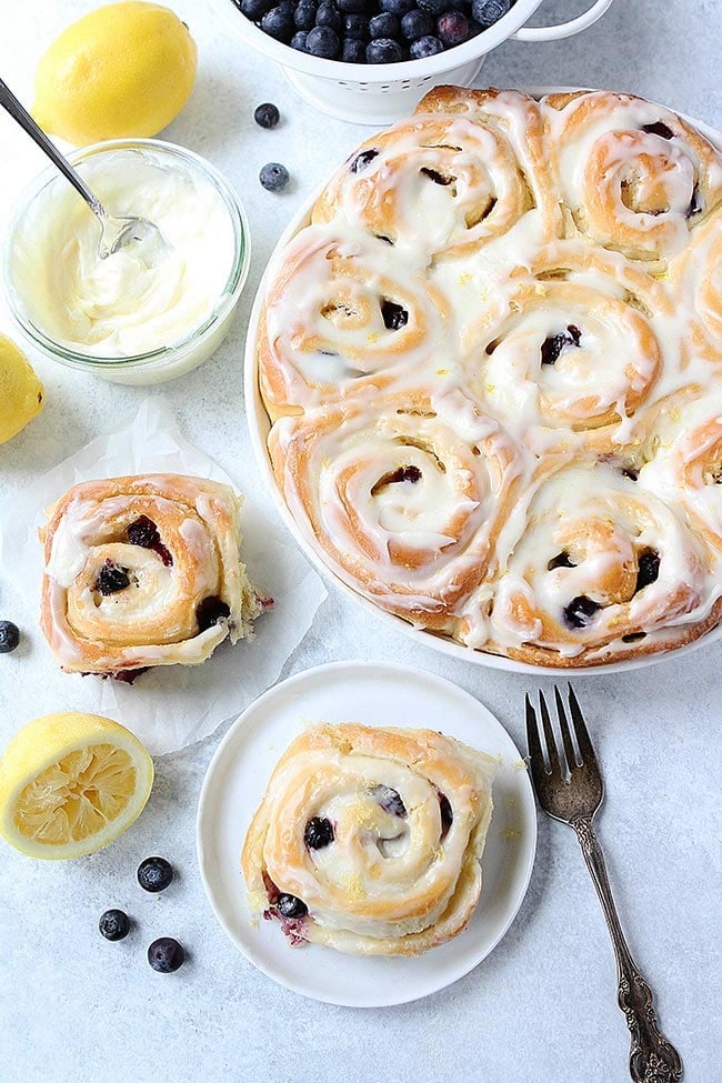Lemon Blueberry Sweet Rolls Are Soft Sweet Rolls That Are Bursting With Fresh Blueberries And Covered In Lemon Cream Cheese Frosting. They Are The Perfect Treat For Breakfast Or Brunch. #lemon #blueberry #sweetrolls #breakfast #brunch #baking #creamcheese #holiday Lemon Blueberry Sweet Rolls Recipe