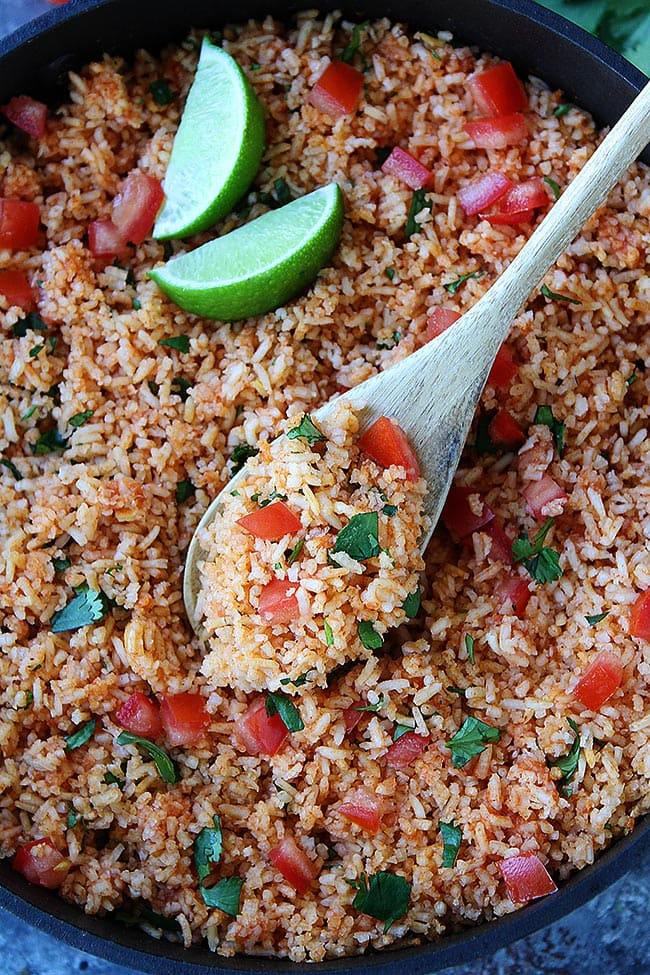 How to Make Mexican Rice! It's easy to make at home and even better than the Mexican rice you get at your favorite Mexican restaurant! #Mexicanrice #rice #sidedish #easyrecipe #glutenfree #vegan #vegetarian #dinnerrecipe How to Make Mexican Rice