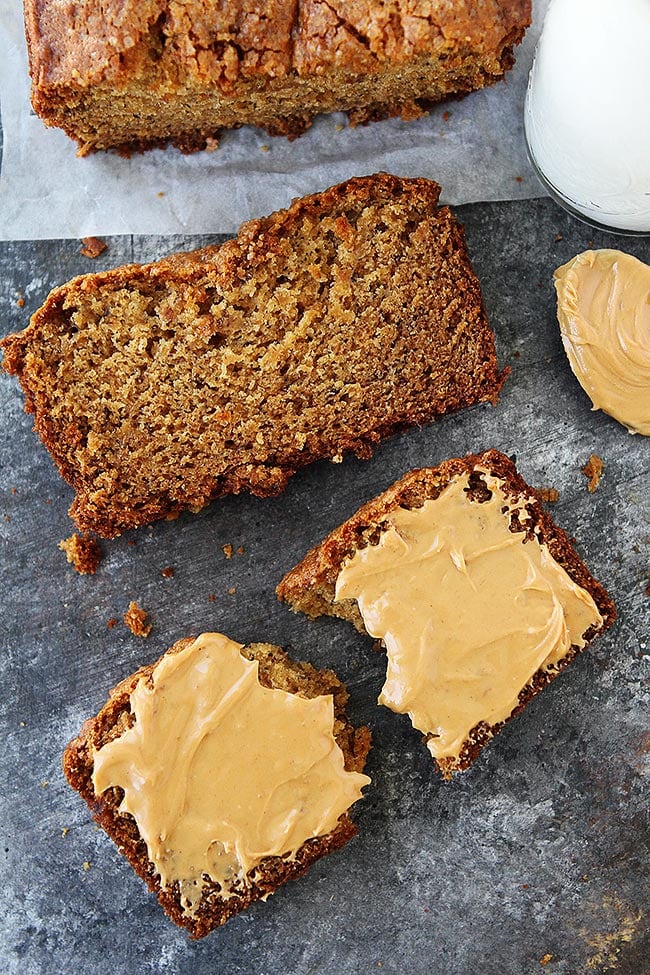 Peanut Butter Banana Bread is the perfect banana bread recipe for peanut butter lovers! #banana #bananabread #peanutbutter #baking #easyrecipe #vegetarian Easy Peanut Butter Banana Bread