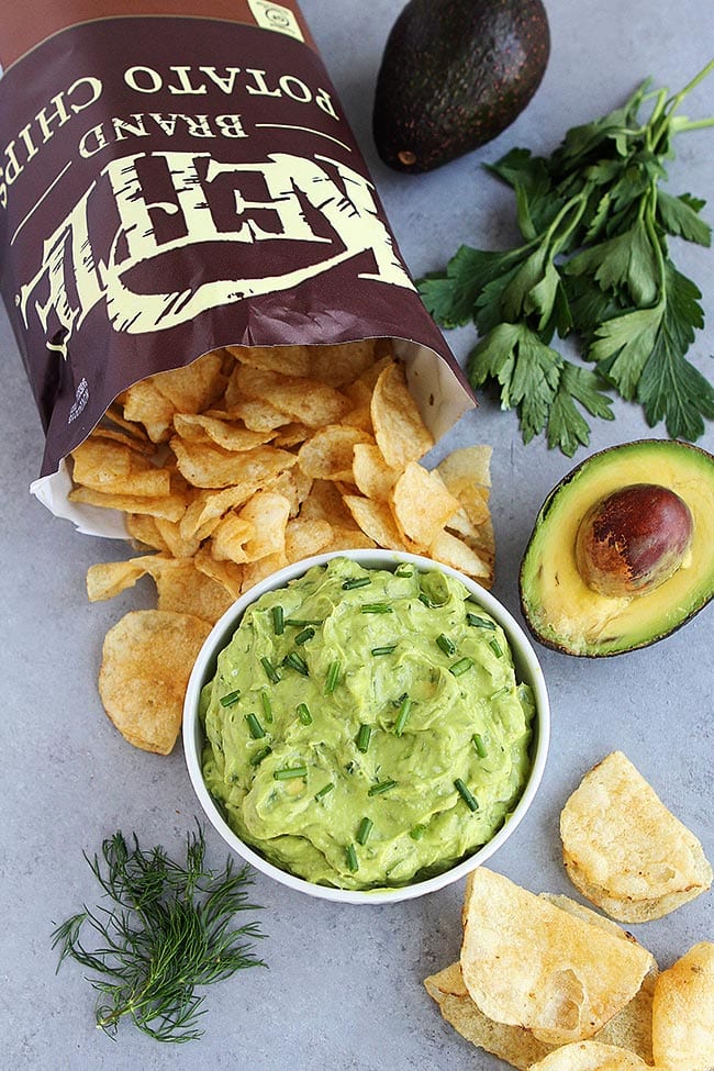 This Creamy Avocado Ranch Dip Is The Perfect Appetizer For Parties Or A Great Snack For Any Day! Kids And Adults Love This Easy Dip!? #dip #appetizer #avocado #easyrecipe #glutenfree #vegetarian #healthyrecipe #snack #diprecipe #ranch #gameday Avocado Ranch Dip Recipe