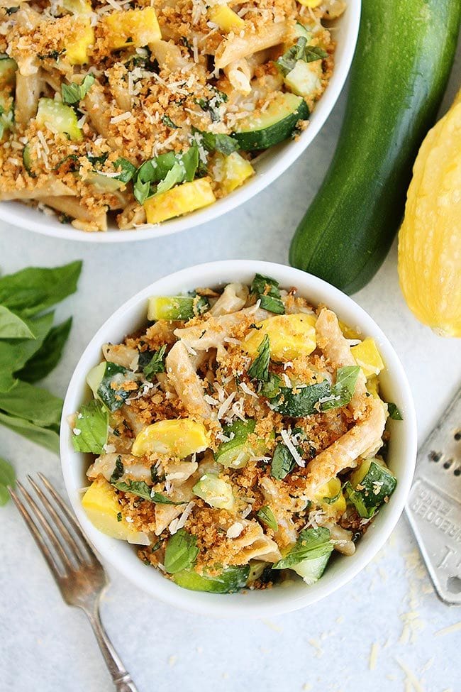Zucchini Parmesan Pasta with basil and brown butter breadcrumbs is the perfect summer pasta dish! Great for an easy weeknight dinner! #pasta #zucchini #squash #dinner #easyrecipe #easydinner #vegetarian #summer #basil #parmesan Zucchini Parmesan Pasta Recipe