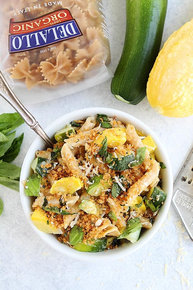 Zucchini Parmesan Pasta with basil and brown butter breadcrumbs is the perfect summer pasta dish! Great for an easy weeknight dinner! #pasta #zucchini #squash #dinner #easyrecipe #easydinner #vegetarian #summer #basil #parmesan #vegetables Zucchini Parmesan Pasta in bowl