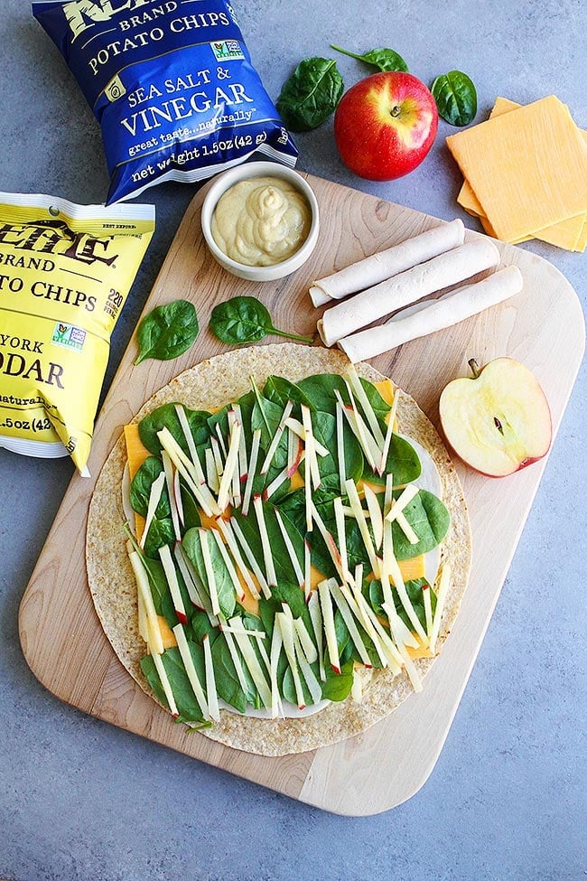 Turkey Cheddar Apple Pinwheels-Turkey, Cheddar Cheese, Spinach, Apple, And Mustard Get Rolled Up In Whole Wheat Tortillas And Cut Into Bite Size? Pinwheels. These Easy Turkey Pinwheels Make A Fun And Delicious Lunch, Snack, Or Party Appetizer. #turkey #pinwheels #backtoschool #lunchbox #lunchboxideas #tortilla #cheese #kidfriendly #easyrecipe #schoollunch How to make Turkey Pinwheels