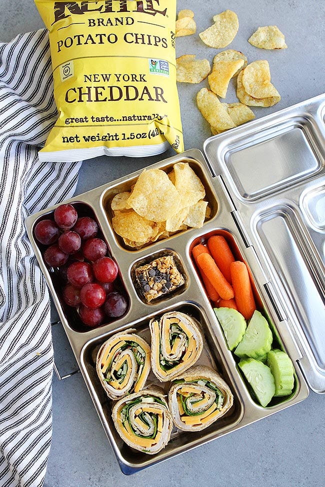 Turkey Cheddar Apple Pinwheels-Turkey, Cheddar Cheese, Spinach, Apple, And Mustard Get Rolled Up In Whole Wheat Tortillas And Cut Into Bite Size? Pinwheels. These Easy Turkey Pinwheels Make A Fun And Delicious Lunch, Snack, Or Party Appetizer. #turkey #pinwheels #backtoschool #lunchbox #lunchboxideas #tortilla #cheese #kidfriendly #easyrecipe #schoollunch Turkey Pinwheels Recipe