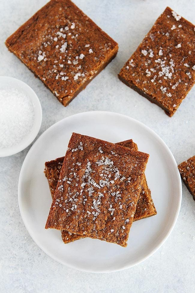 Brown Butter Ginger Molasses Blondies are the perfect bar treat for the holidays! #brownbutter #christmas #bars #blondies #baking #ginger #molasses #dessert #holidays "Brown