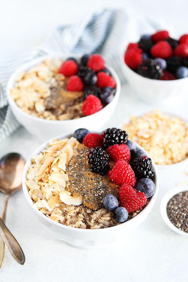 Oatmeal Breakfast Bowls-You Will Love These Satisfying Oatmeal Bowls That Are Loaded With Delicious Toppings! The Perfect Oatmeal Recipe To Start Any Morning! #oatmeal #breakfast #healthyrecipe #glutenfree #veganrecipe #vegetarian #vegan #oatmealrecipe #easyrecipe Best Oatmeal Recipe