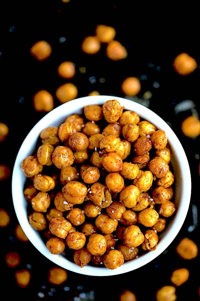 You Only Need 4-Ingredients To Make These Crispy Roasted Chickpeas. Roasted Chickpeas Are The Perfect Healthy Snack Or You Can Add Them To Salads And Bowls. #chickpeas #garbanzobeans #vegan #vegetarian #healthyrecipe #glutenfree #snack #healthysnack #easyrecipe Easy Roasted Chickpeas Recipe