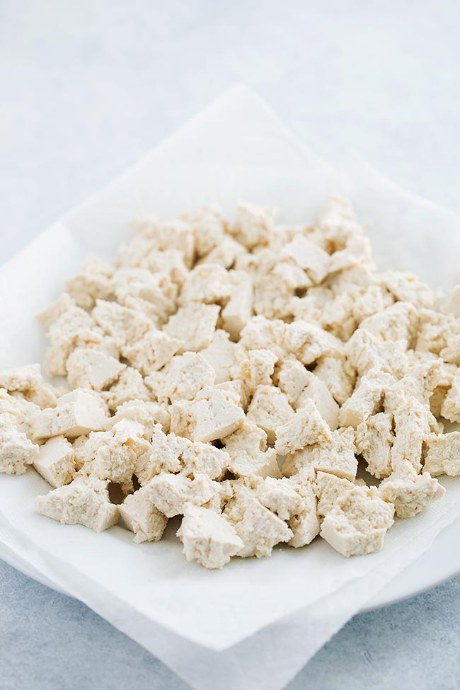 Tips On How To Make The Best Tofu Scramble. You Will Love This Vegan Alternative To Scrambled Eggs, It Is The Perfect Healthy And Hearty Breakfast! #tofuscramble #tofu #healthyrecipe #breakfast #vegan #veganrecipe #vegetarianrecipe #glutenfree How to make Tofu Scramble