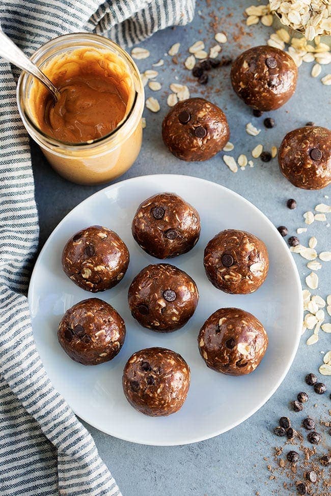 Chocolate Peanut Butter Energy Balls Are The Perfect Healthy No-Bake Snack Or Treat! The Chocolate Peanut Butter Combo Is Amazing And They Only Take 10 Minutes To Make! #energyballs #energybites #snack #healthyrecipe #easyrecipe #nobake #glutenfree #vegetarian #proteinbites #chocolate #peanutbutter #healthysnack Chocolate Peanut Butter Energy Balls