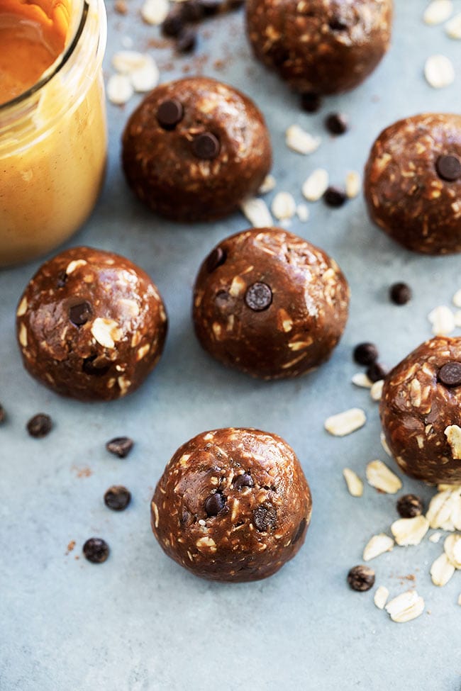 Chocolate Peanut Butter Energy Balls Are The Perfect Healthy No-Bake Snack Or Treat! The Chocolate Peanut Butter Combo Is Amazing And They Only Take 10 Minutes To Make! #energyballs #energybites #snack #healthyrecipe #easyrecipe #nobake #glutenfree #vegetarian #proteinbites #chocolate #peanutbutter #healthysnack Healthy Chocolate Peanut Butter Energy Balls