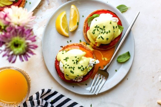 Caprese Eggs Benedict with Healthy Hollandaise is the perfect breakfast or brunch! #eggs #breakfast #brunch #eggsbenedict #easter #vegetarian #vegetarianrecipe #healthyrecipe Caprese Eggs Benedict Recipe with Hollandaise Sauce