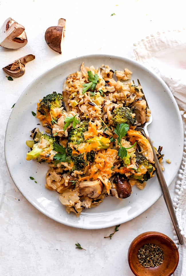 Cheesy Chicken Broccoli Rice Casserole Is Made In One Skillet And The Perfect Comfort Food! This Classic Casserole Is Always A Weeknight Dinner Favorite! #dinner #chicken #chickenrecipe #casserole #chickenandrice #easydinner #familydinner #casserolerecipe #broccoli #cheese Easy Chicken Broccoli Rice Casserole