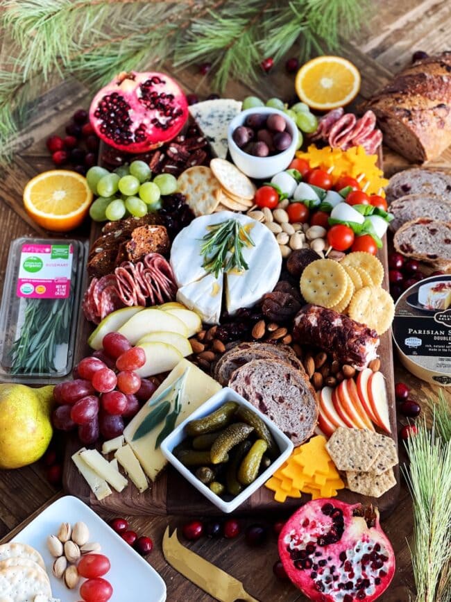 How to Make a Holiday Charcuterie Board