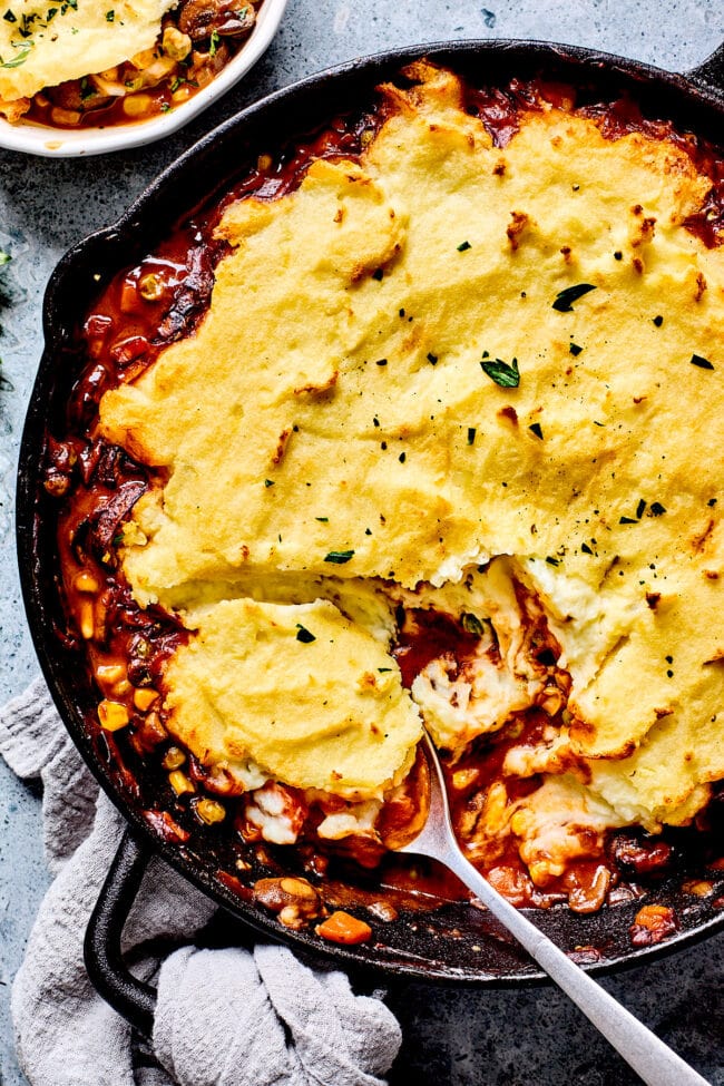vegetarian shepherds pie in pan