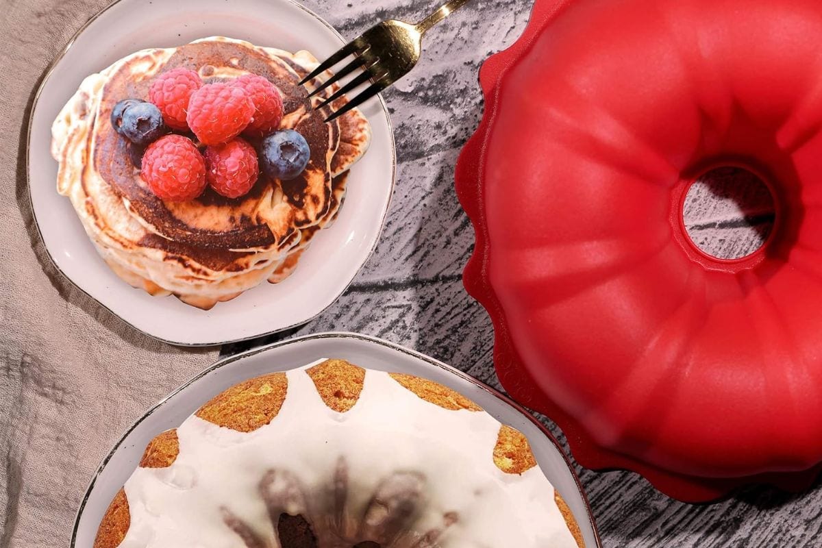 Silicone bundt pan