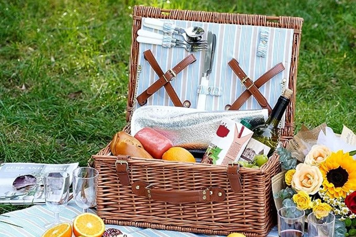HappyPicnic Wicker Picnic Basket Set