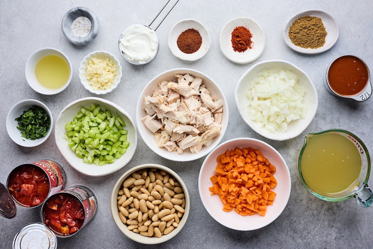 ingredients to make buffalo chicken chili.